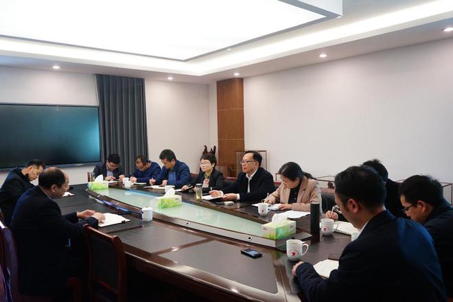 开化县人大常委会主任余建华开展新型工业化调研(图3) 开化县人大常委会主任余建华开展新型工业化调研(图3)