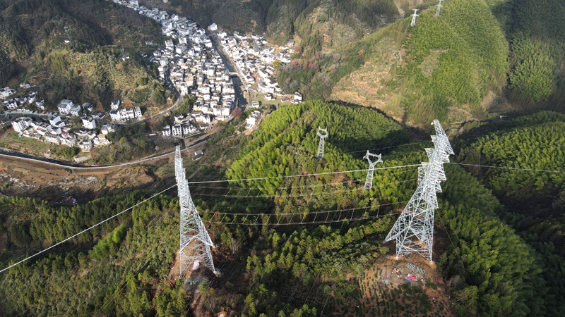 在大山里架起电力“天路”