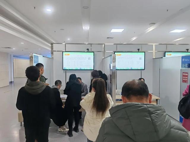 “春风送岗促就业 精准服务助发展”2024年太原市春风行动专场招聘会成功举办(图2) “春风送岗促就业 精准服务助发展”2024年太原市春风行动专场招聘会成功举办(图2)