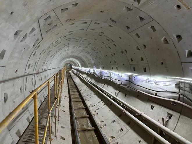 深圳机荷改扩建电力隧道工程J7-J12区间隧道顺利贯通(图2) 深圳机荷改扩建电力隧道工程J7-J12区间隧道顺利贯通(图2)