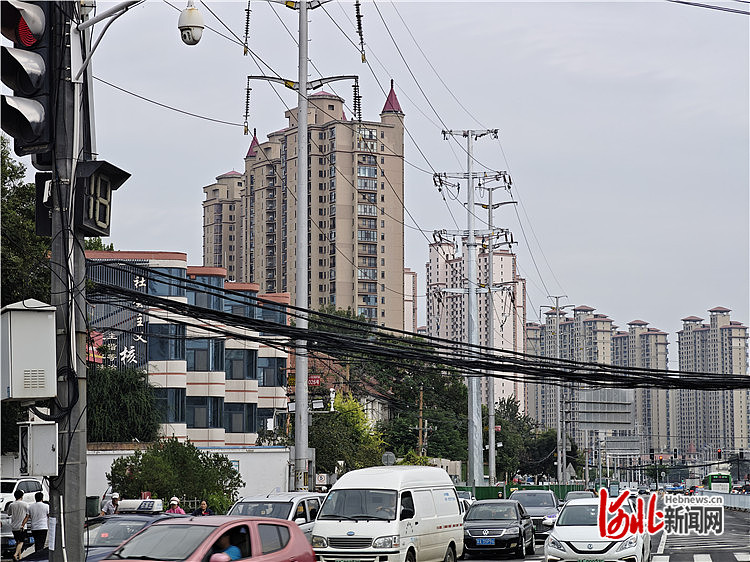 石家庄平安大街架空电力线入地工程启动:“蜘蛛网”入地 城市上空更美丽