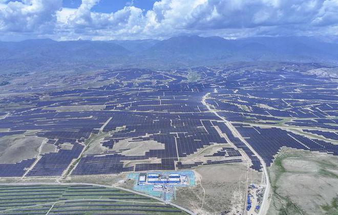 天山南北好“风光”——新疆打造全国能源资源战略保障基地观察
