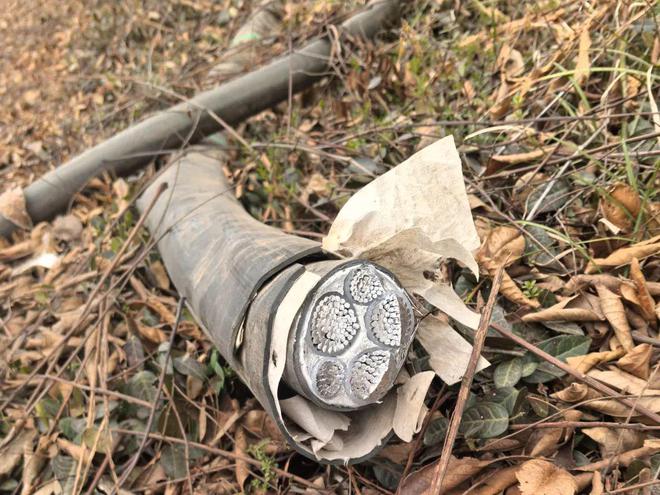 武天高速蔡甸索河路段工地的电缆以及部分设备一夜之间全部被盗!